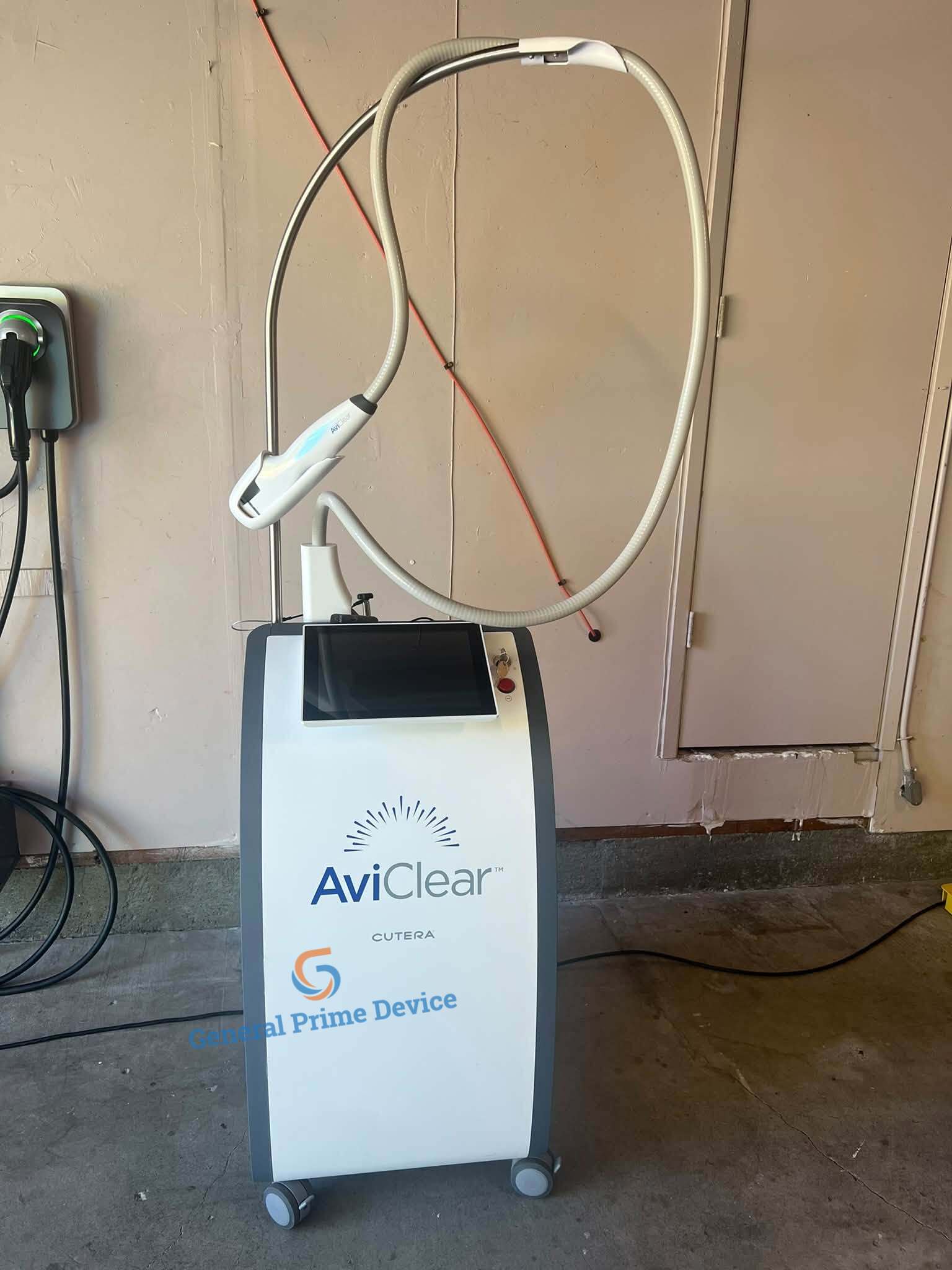 Cutera AviClear Laser System