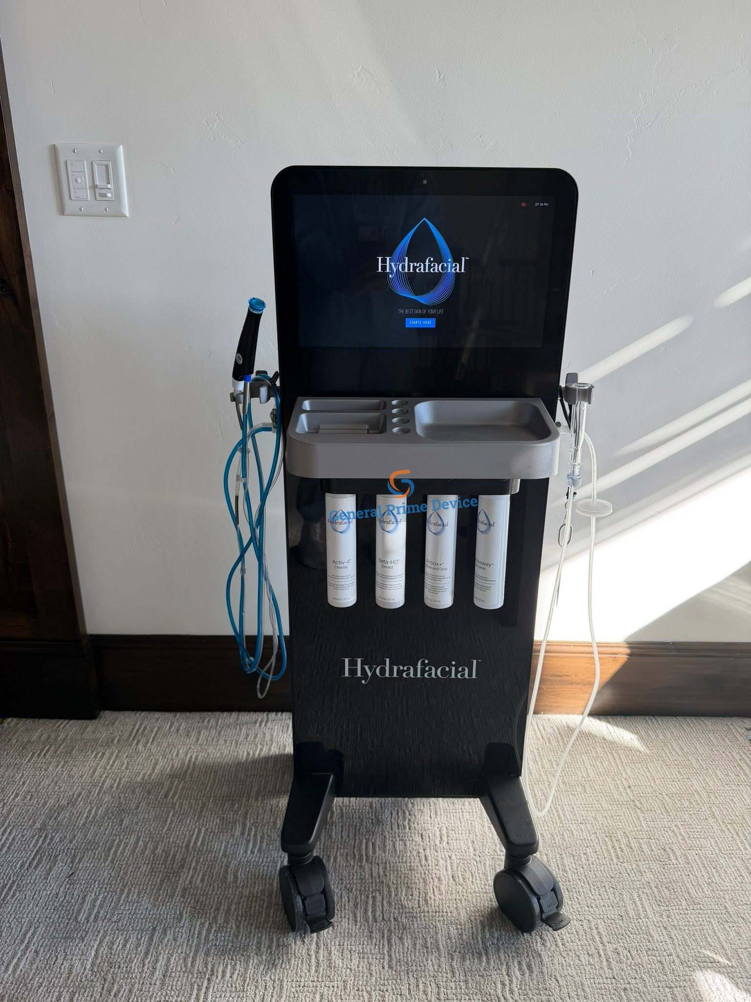 Hydrafacial Syndeo Machine